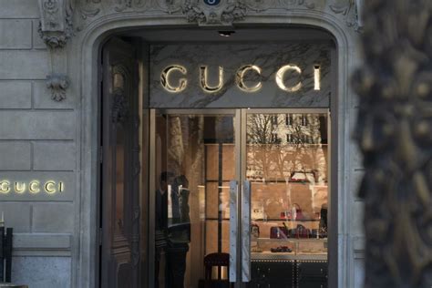 la staffa e la personlità del brand gucci|Storia del marchio Gucci .